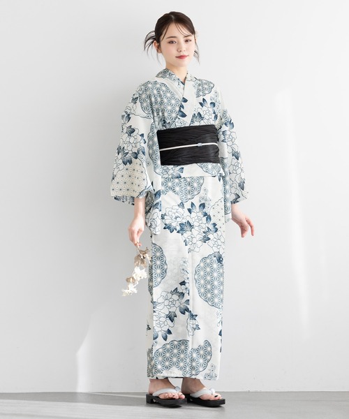 SOUBIEN（ソウビエン）の「【floro by SOUBIEN】浴衣2点セット （浴衣＋兵児帯)（浴衣・レディース・ブルー系/ブラック系/ホワイト系その他/ブラック系3/ネイビー系1/ブラック系1/ブラウン系その他/その他/ブルー系2/グレー系/ブラック系2/パープル系/ネイビー系/ネイビー系2/ブラック系4・FREE）」の21枚目の写真