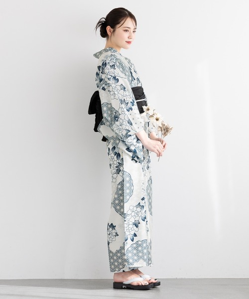 SOUBIEN（ソウビエン）の「【floro by SOUBIEN】浴衣2点セット （浴衣＋兵児帯)（浴衣・レディース・ブルー系/ブラック系/ホワイト系その他/ブラック系3/ネイビー系1/ブラック系1/ブラウン系その他/その他/ブルー系2/グレー系/ブラック系2/パープル系/ネイビー系/ネイビー系2/ブラック系4・FREE）」の20枚目の写真