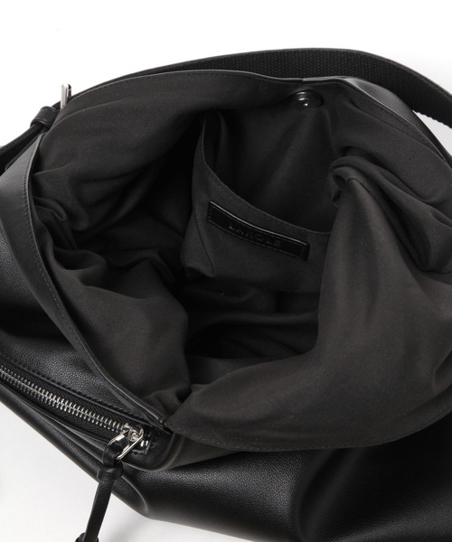 LAKOLE（ラコレ）の「サンカクZIPトートバッグ / 490058（トートバッグ・メンズ・ブラウン/ブラック・FREE）」の6枚目の写真