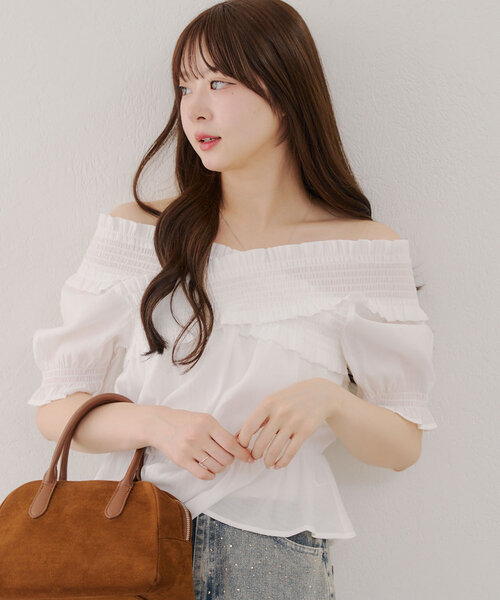Another Branch olive des olive(アナザーブランチオリーブデオリーブ)の「クロスオフショルブラウス(シャツ/ブラウス・レディース・ブラック/レッド/オフホワイト/チェック・FREE)」の2枚目の写真