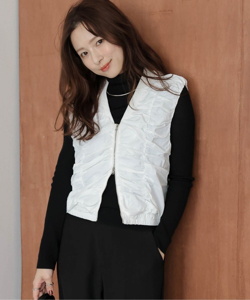 AMELY(エミリー)の「シャーリングダブルジップベスト(ベスト・レディース・ホワイト/ブラック・フリー)」の20枚目の写真