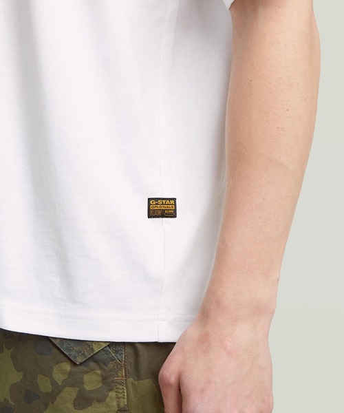 G-STAR（ジースター）の「RUNNING DOG BACK GRAPHIC BOXY T-SHIRT/ロゴバックグラフィックボクシーシルエットオーバーサイズTシャツ（Tシャツ/カットソー・メンズ・ダークブラック/ホワイト・X-SMALL/X-LARGE/LARGE/MEDIUM/SMALL）」の6枚目の写真