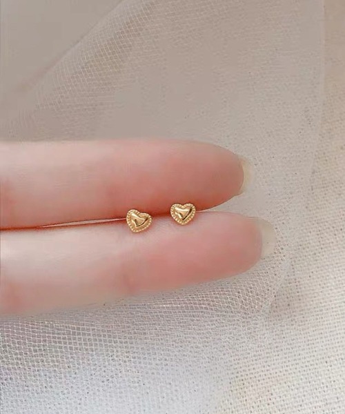 yu-ka（ユーカ）の「YU-KA:ミニハートピアス : mini Heart pierce（ピアス（両耳用）・レディース・シルバー/ゴールド・FREE）」の2枚目の写真