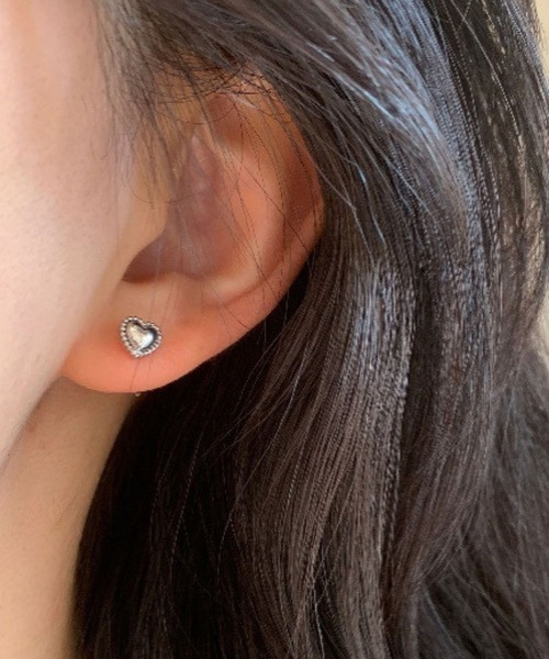 yu-ka（ユーカ）の「YU-KA:ミニハートピアス : mini Heart pierce（ピアス（両耳用）・レディース・シルバー/ゴールド・FREE）」の3枚目の写真