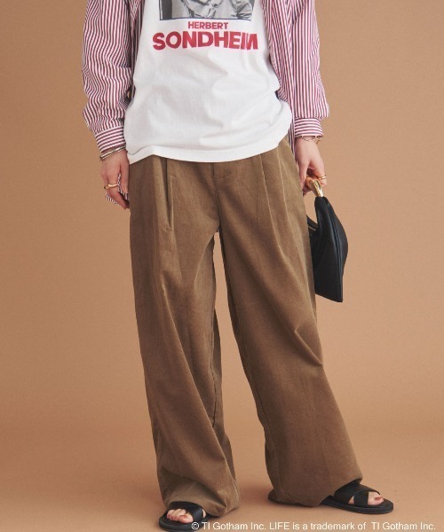 Doux archives(ドゥアルシーヴ)の「コーデュロイタックパンツ(その他パンツ・レディース・グレイッシュベージュ/モカ/レッド・38/36)」の2枚目の写真