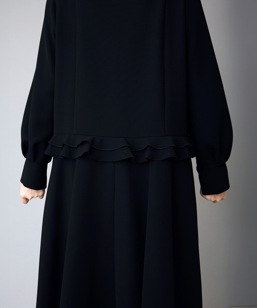 Ranerrh(ラネリ)の「【CASUAL】フリルデザインフォーマルドレス【入卒式・結婚式】【オリジナルパール付】【春夏用】(ワンピース・レディース・ブラック・38)」の8枚目の写真