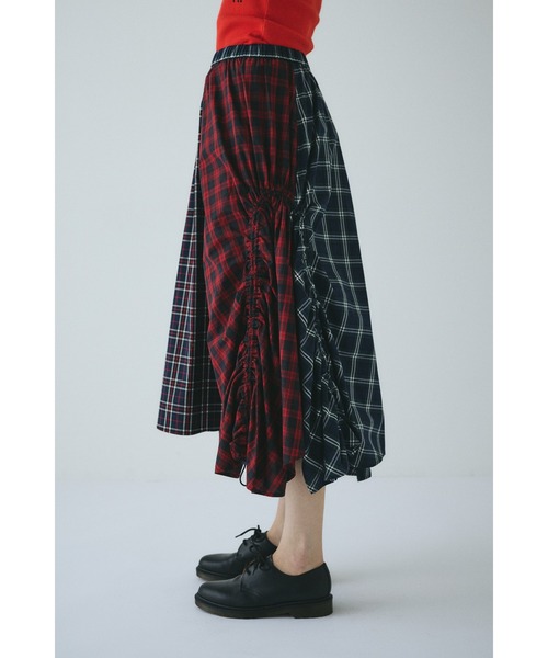 HeRIN.CYE(ヘリンドットサイ)の「Asymmetry hem skirt アシンメトリーヘムスカート(スカート・レディース・ブラック/レッド系その他・38/36)」の4枚目の写真