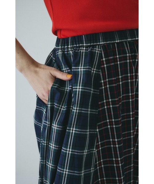 HeRIN.CYE(ヘリンドットサイ)の「Asymmetry hem skirt アシンメトリーヘムスカート(スカート・レディース・ブラック/レッド系その他・38/36)」の8枚目の写真