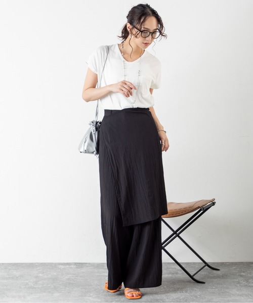 MILLION CARATS（ミリオンカラッツ）の「【旬顔ラップ付きレイヤードデザイン】スカート見えと美脚見えを両立する、大人のきれいめワイドパンツ！歩くたび揺れるラップが女性らしさを引き立て、縦ラインで細見え効果も抜群。涼感素材とゆったりシルエットで快適さも叶え、オンオフ問わず活躍する一本。（その他パンツ・レディース・ブラウン/ベージュ/ブラック・FREE）」の6枚目の写真