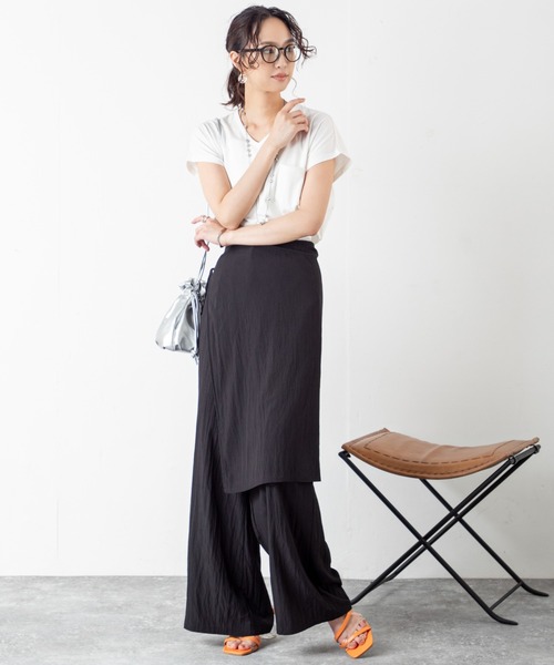 MILLION CARATS（ミリオンカラッツ）の「【旬顔ラップ付きレイヤードデザイン】スカート見えと美脚見えを両立する、大人のきれいめワイドパンツ！歩くたび揺れるラップが女性らしさを引き立て、縦ラインで細見え効果も抜群。涼感素材とゆったりシルエットで快適さも叶え、オンオフ問わず活躍する一本。（その他パンツ・レディース・ブラウン/ベージュ/ブラック・FREE）」の8枚目の写真