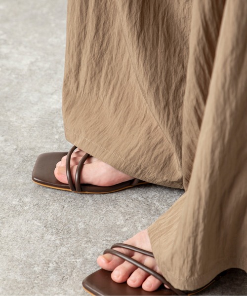 MILLION CARATS（ミリオンカラッツ）の「【旬顔ラップ付きレイヤードデザイン】スカート見えと美脚見えを両立する、大人のきれいめワイドパンツ！歩くたび揺れるラップが女性らしさを引き立て、縦ラインで細見え効果も抜群。涼感素材とゆったりシルエットで快適さも叶え、オンオフ問わず活躍する一本。（その他パンツ・レディース・ブラウン/ベージュ/ブラック・FREE）」の16枚目の写真