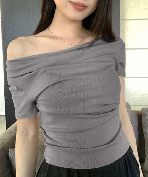 DAY CLOSET(デイ クローゼット)の「【2way/細見え】半袖 ドレープ オフショルダー Tシャツ レディース(Tシャツ/カットソー・レディース・グレー/ブラック/ホワイト・FREE)」の3枚目の写真