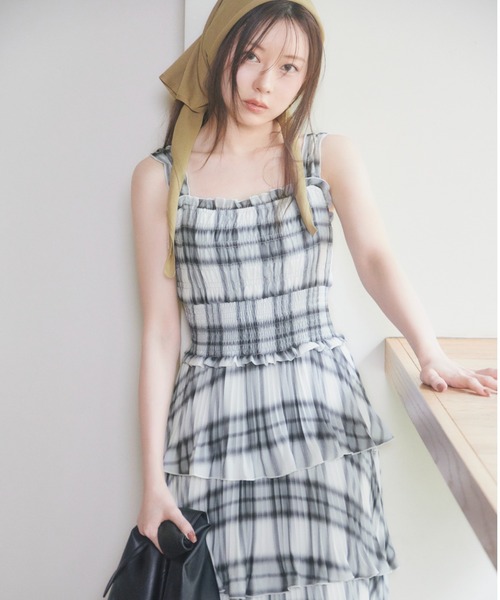 SNIDEL（スナイデル）の「ティアードプリントキャミワンピース（ワンピース・レディース・チェック/ブラウン・0/1）」の5枚目の写真