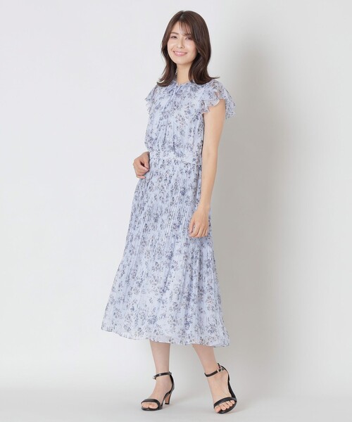 TO BE CHIC(トゥー ビー シック)の「フラワーリボンプリント ギャザードレス(ワンピース・レディース・ブルー/グレー系その他・40)」の6枚目の写真