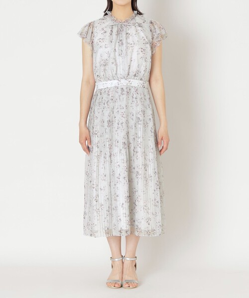 TO BE CHIC(トゥー ビー シック)の「フラワーリボンプリント ギャザードレス(ワンピース・レディース・ブルー/グレー系その他・40)」の8枚目の写真