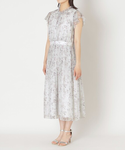 TO BE CHIC(トゥー ビー シック)の「フラワーリボンプリント ギャザードレス(ワンピース・レディース・ブルー/グレー系その他・40)」の9枚目の写真