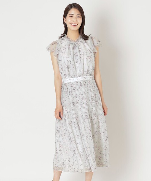 TO BE CHIC(トゥー ビー シック)の「フラワーリボンプリント ギャザードレス(ワンピース・レディース・ブルー/グレー系その他・40)」の5枚目の写真