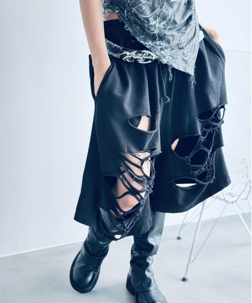 Y2K SYNAPSE FACTORY（ワイツーケー シナプスファクトリー）の「【Crush cut】ハーフパンツ（スウェットパンツ・レディース・ブラック/グレー・FREE）」の11枚目の写真