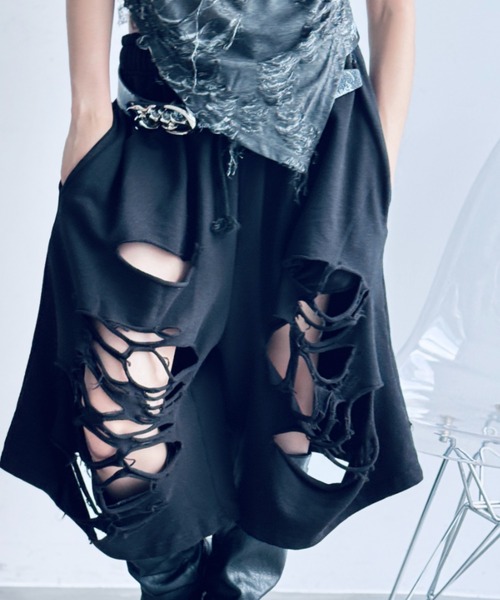 Y2K SYNAPSE FACTORY（ワイツーケー シナプスファクトリー）の「【Crush cut】ハーフパンツ（スウェットパンツ・レディース・ブラック/グレー・FREE）」の12枚目の写真