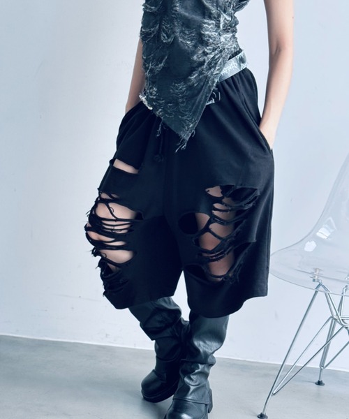 Y2K SYNAPSE FACTORY（ワイツーケー シナプスファクトリー）の「【Crush cut】ハーフパンツ（スウェットパンツ・レディース・ブラック/グレー・FREE）」の13枚目の写真