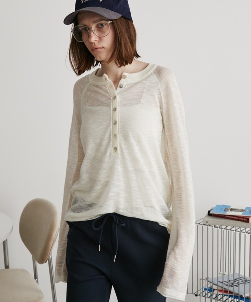 Auntie Rosa Holiday（アンティローザホリデー）の「ヘンリーラグランシアーニットプルオーバー（ニット/セーター・レディース・ブラック/ブルー/ホワイト/ダークグレー・FREE）」の2枚目の写真