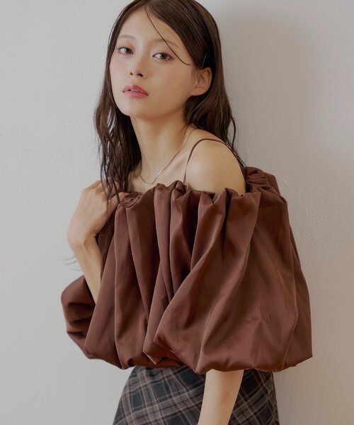 セール】【SALON by Chico】ギャザーバルーンオフショルブラウス
