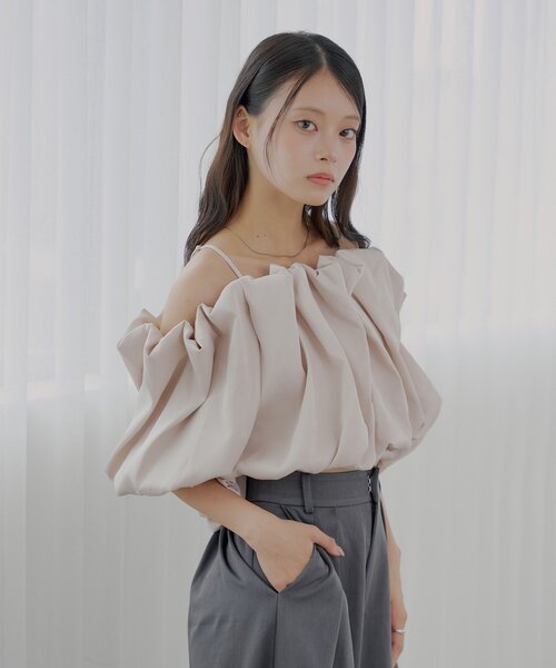 Chico（チコ）の「【SALON by Chico】ギャザーバルーンオフショルブラウス（シャツ/ブラウス・レディース・ブラック/ピンク/ブラウン/ホワイト・FREE）」の15枚目の写真