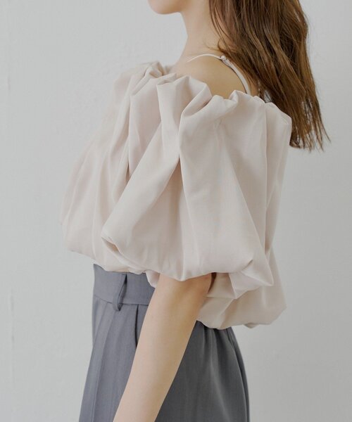 Chico（チコ）の「【SALON by Chico】ギャザーバルーンオフショルブラウス（シャツ/ブラウス・レディース・ブラック/ピンク/ブラウン/ホワイト・FREE）」の7枚目の写真