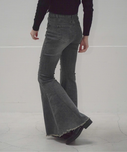 Mirette（ミレット）の「ハイウエストダメージフレアデニムパンツ / High Waist Damaged Flare Denim Pants（デニムパンツ・レディース・ネイビー・SMALL/MEDIUM/LARGE）」の11枚目の写真