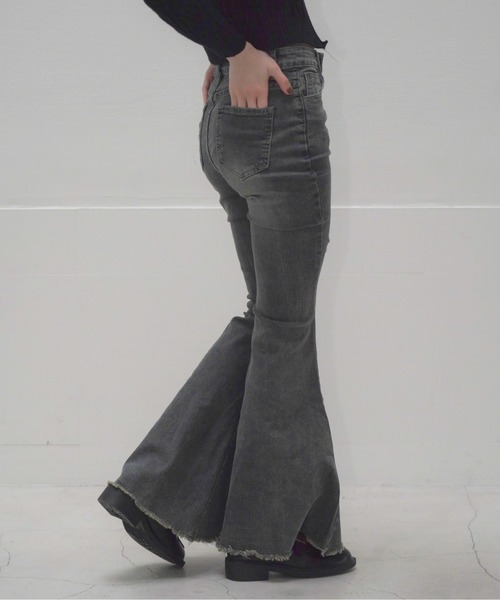 Mirette（ミレット）の「ハイウエストダメージフレアデニムパンツ / High Waist Damaged Flare Denim Pants（デニムパンツ・レディース・ネイビー・SMALL/MEDIUM/LARGE）」の13枚目の写真