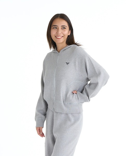 ROXY(ロキシー)の「HEART WAVE KNIT HOO /ロキシーロゴワンポイントジップアップニットフーディー・パーカー (SET UP・セットアップ対応可能・空港コーデ)(ニット/セーター・レディース・チャコールグレー/ブラウン/グレー・MEDIUM/LARGE)」の2枚目の写真