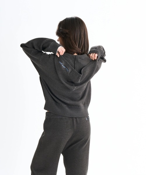 ROXY(ロキシー)の「HEART WAVE KNIT HOO /ロキシーロゴワンポイントジップアップニットフーディー・パーカー (SET UP・セットアップ対応可能・空港コーデ)(ニット/セーター・レディース・チャコールグレー/ブラウン/グレー・MEDIUM/LARGE)」の21枚目の写真