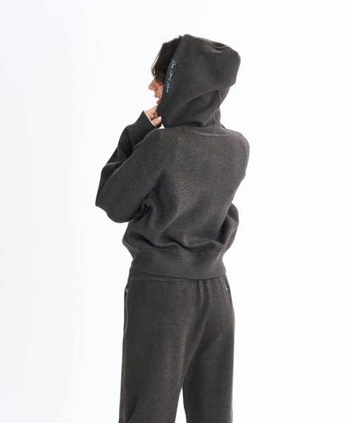ROXY(ロキシー)の「HEART WAVE KNIT HOO /ロキシーロゴワンポイントジップアップニットフーディー・パーカー (SET UP・セットアップ対応可能・空港コーデ)(ニット/セーター・レディース・チャコールグレー/ブラウン/グレー・MEDIUM/LARGE)」の22枚目の写真