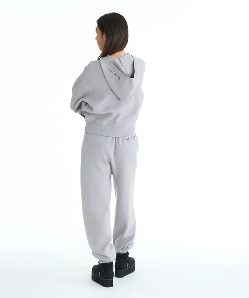 ROXY(ロキシー)の「HEART WAVE KNIT HOO /ロキシーロゴワンポイントジップアップニットフーディー・パーカー (SET UP・セットアップ対応可能・空港コーデ)(ニット/セーター・レディース・チャコールグレー/ブラウン/グレー・MEDIUM/LARGE)」の6枚目の写真