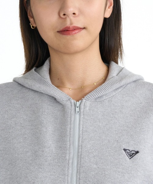 ROXY(ロキシー)の「HEART WAVE KNIT HOO /ロキシーロゴワンポイントジップアップニットフーディー・パーカー (SET UP・セットアップ対応可能・空港コーデ)(ニット/セーター・レディース・チャコールグレー/ブラウン/グレー・MEDIUM/LARGE)」の7枚目の写真