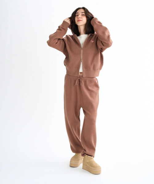 ROXY(ロキシー)の「HEART WAVE KNIT HOO /ロキシーロゴワンポイントジップアップニットフーディー・パーカー (SET UP・セットアップ対応可能・空港コーデ)(ニット/セーター・レディース・チャコールグレー/ブラウン/グレー・MEDIUM/LARGE)」の16枚目の写真