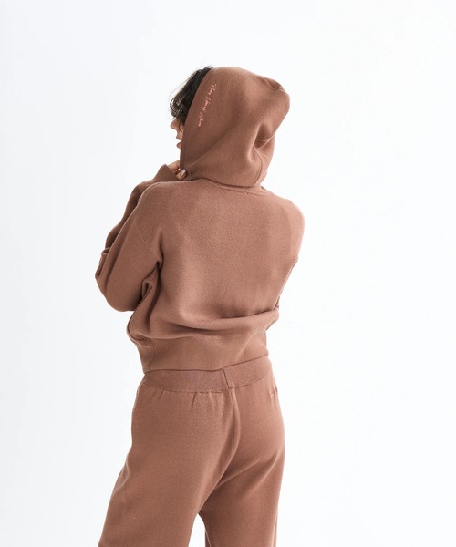 ROXY(ロキシー)の「HEART WAVE KNIT HOO /ロキシーロゴワンポイントジップアップニットフーディー・パーカー (SET UP・セットアップ対応可能・空港コーデ)(ニット/セーター・レディース・チャコールグレー/ブラウン/グレー・MEDIUM/LARGE)」の15枚目の写真