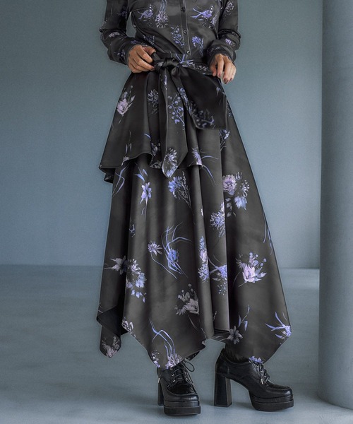 HARE（ハレ）の「Autumnflowerウエストデザインスカート(HARE)（スカート・レディース・ブルーパープル/レッド・FREE）」の2枚目の写真