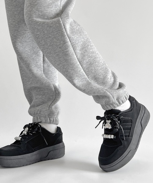 Shoes in Closet(シューズインクローゼット)の「厚底 パールチャーム付 ダブルシューレース コート スニーカー 5434(スニーカー・レディース・ブラック系その他6/イエロー系その他6・M/S/LL/L)」の4枚目の写真