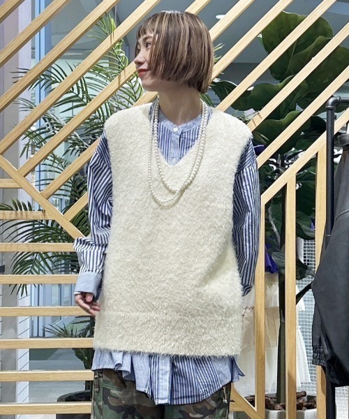RODEO CROWNS WIDE BOWL(ロデオクラウンズワイドボウル)の「シャギーニットベスト(ベスト・レディース・グレー/アイボリー/ブラウン系その他・FREE)」の1枚目の写真