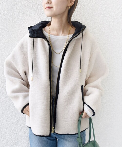 SHIPS（シップス）の「【WEB限定】ボア 配色 フード ブルゾン（ブルゾン・レディース・オフホワイト/チャコールグレー・ONE SIZE）」の17枚目の写真