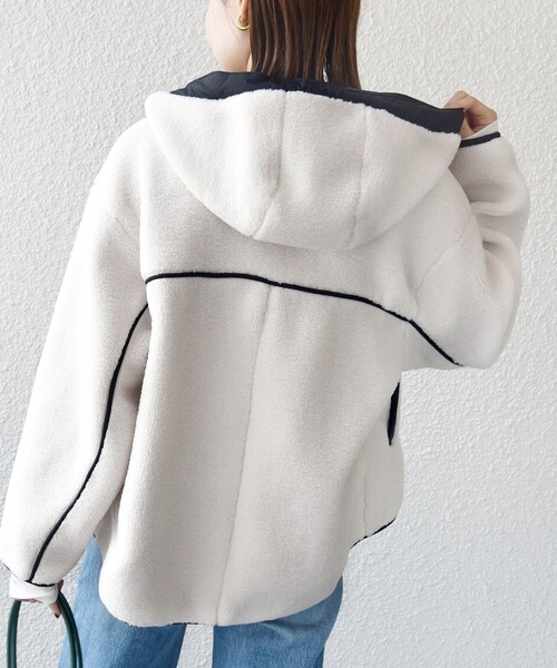 SHIPS（シップス）の「【WEB限定】ボア 配色 フード ブルゾン（ブルゾン・レディース・オフホワイト/チャコールグレー・ONE SIZE）」の21枚目の写真