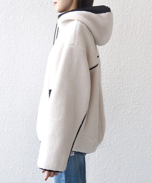 SHIPS（シップス）の「【WEB限定】ボア 配色 フード ブルゾン（ブルゾン・レディース・オフホワイト/チャコールグレー・ONE SIZE）」の14枚目の写真