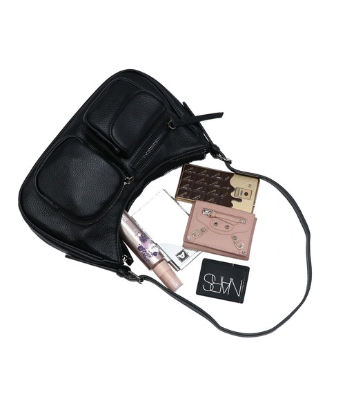 GUSCIO(グッシオ)の「【グッシオベーシック】アウトポケットショルダーバッグ(ショルダーバッグ・レディース・ブラック/グレー/シルバー/レッド/モカ・FREE)」の13枚目の写真
