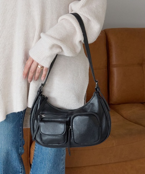 GUSCIO(グッシオ)の「【グッシオベーシック】アウトポケットショルダーバッグ(ショルダーバッグ・レディース・ブラック/グレー/シルバー/レッド/モカ・FREE)」の14枚目の写真