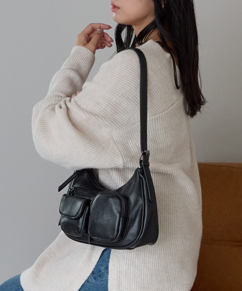 GUSCIO(グッシオ)の「【グッシオベーシック】アウトポケットショルダーバッグ(ショルダーバッグ・レディース・ブラック/グレー/シルバー/レッド/モカ・FREE)」の15枚目の写真