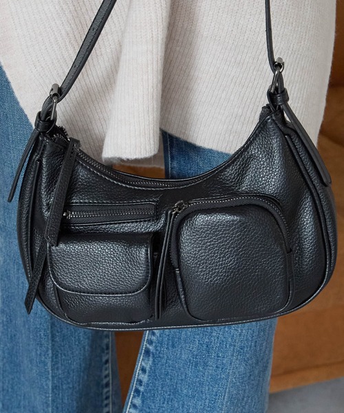 GUSCIO(グッシオ)の「【グッシオベーシック】アウトポケットショルダーバッグ(ショルダーバッグ・レディース・ブラック/グレー/シルバー/レッド/モカ・FREE)」の18枚目の写真