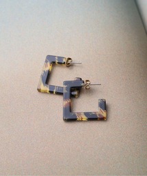 《チタンポスト ヒョウ柄スクエアフープピアス》