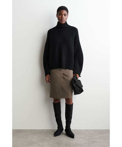 コス COS カシミヤ100％ 厚手 ハイネック ニット プルオーバー XS コス COS カシミヤ100％ 厚手 ハイネック ニット プルオーバー XS