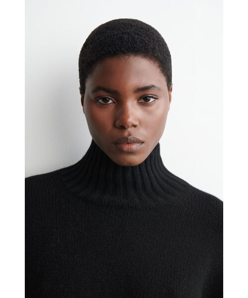 カシミヤハイネックセーター（パーカー）｜COS（コス）の